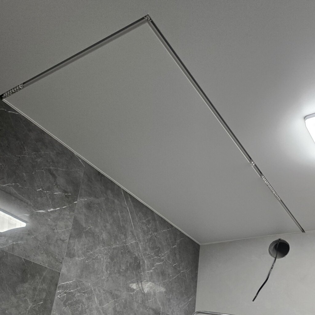 Sufit napinany w łazience – estetyka, wygoda i ochrona przed wilgocią w jednym - foto-4
