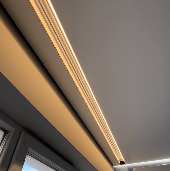 Sufit napinany w sypialni – komfort, spokój wizualny i nowoczesna estetyka - foto-2
